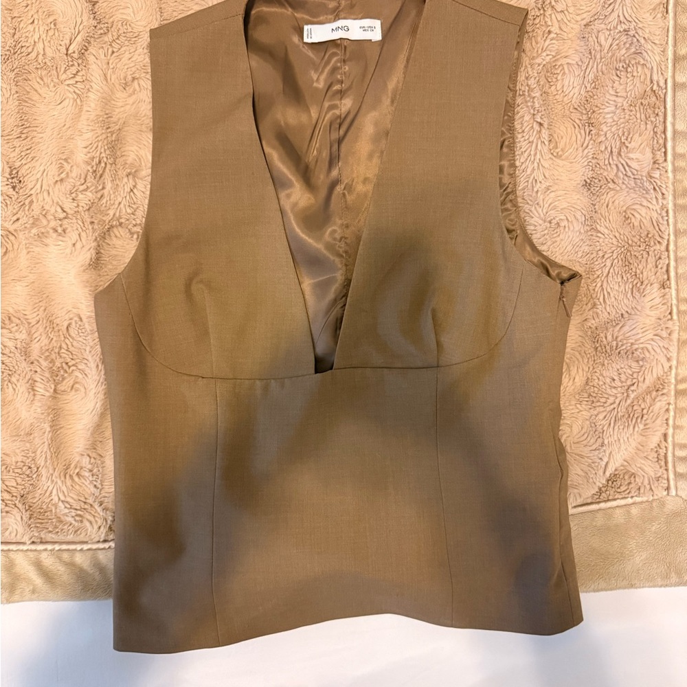Mango Brown low v going out top